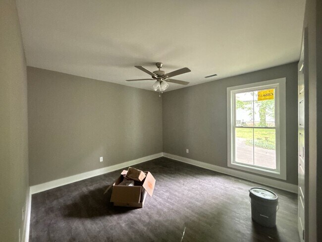 Building Photo - 1344 Park St