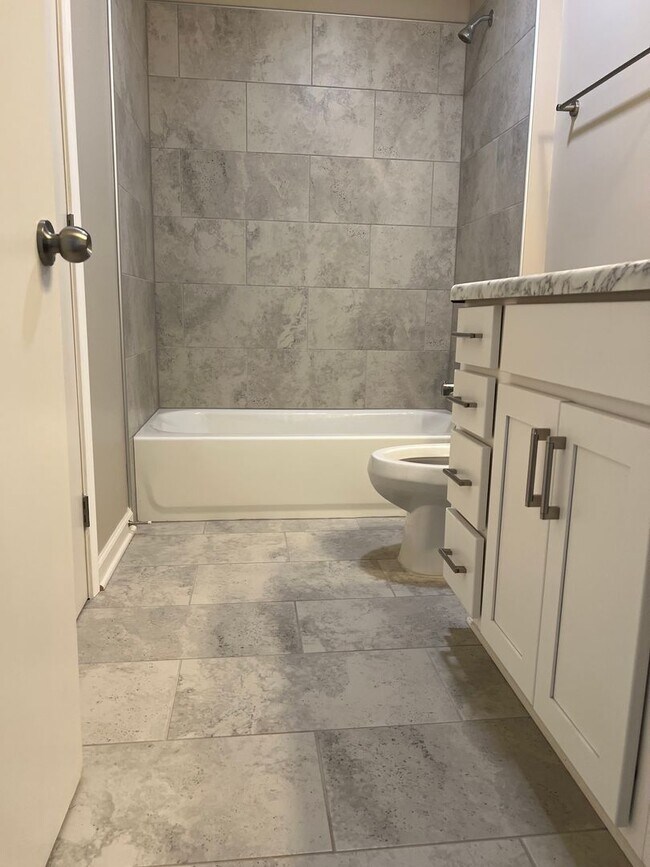 Building Photo - 2BD/2BA Condo located on the Germantown/Memphis Line!