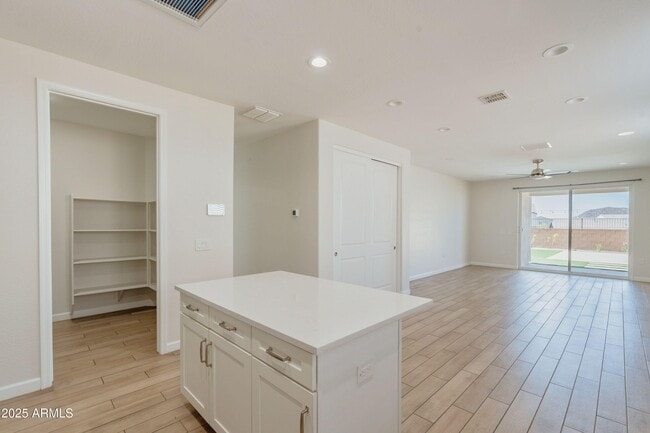 Building Photo - 2055 E Northwood Dr