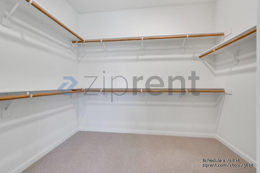 Building Photo - Unit