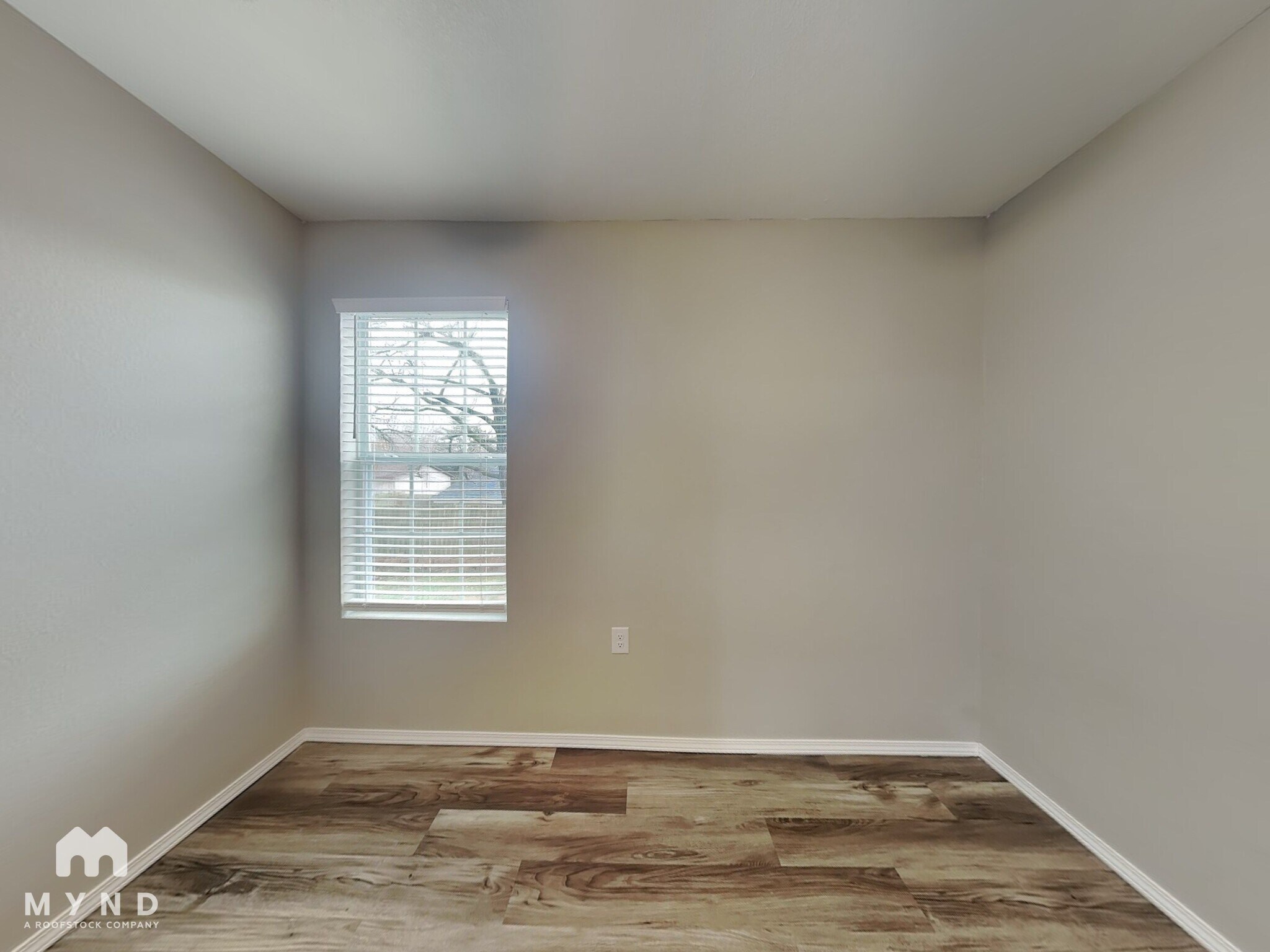 Building Photo - 3212 E Noble Dr