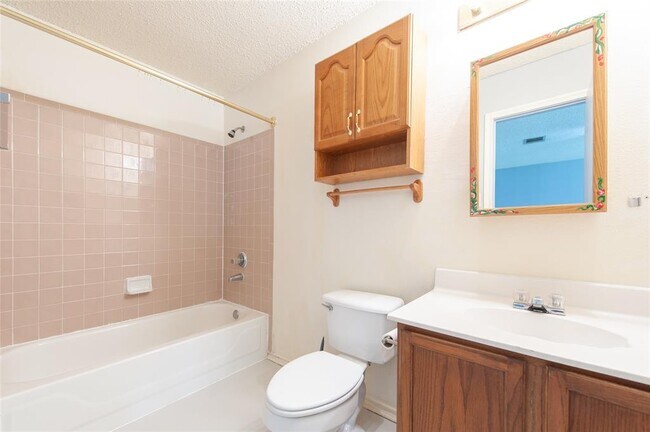 Building Photo - 2813 Adelen Ln