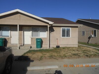 Building Photo - Great 3 Bedroom 2 Bath unit