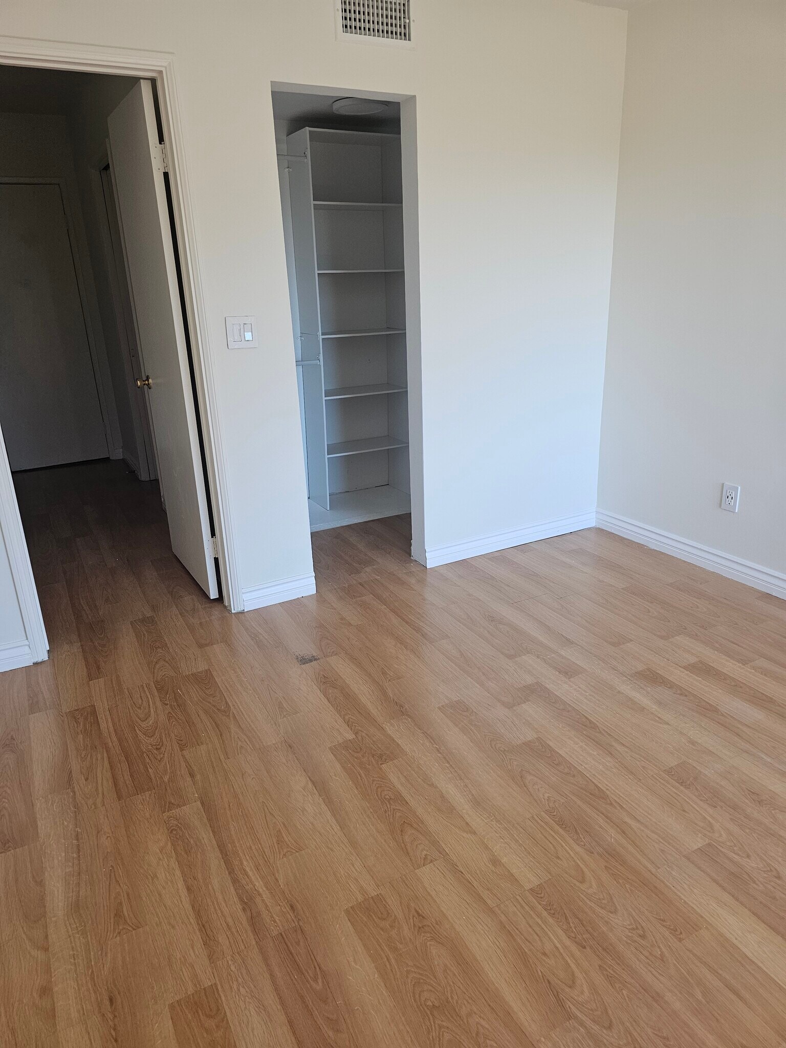 walk in closet - 1517 E Garfield Ave