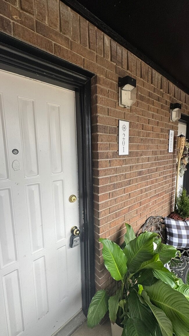 Building Photo - 4416 Chaha Rd