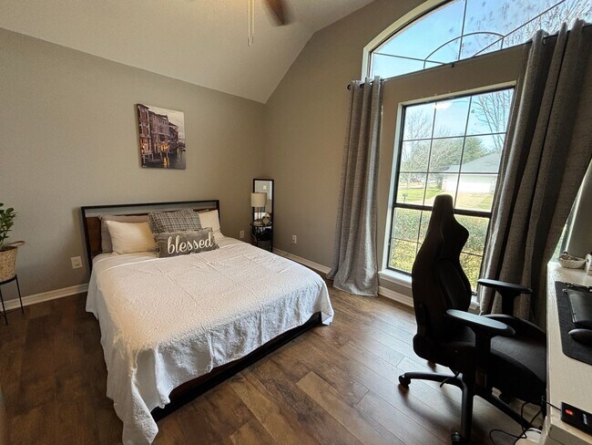 Building Photo - STUNNING AND IMMACULATE HOME NEAR BARKSDALE AIR FORCE BASE