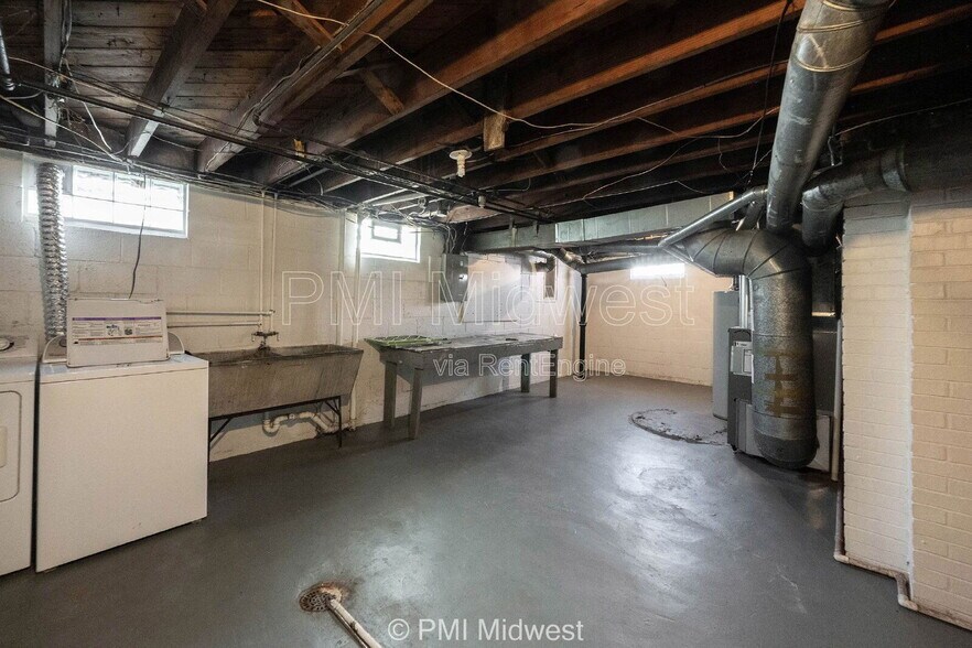 Building Photo - 6306 N Washington Blvd