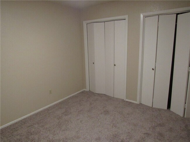 Building Photo - 2129 Andover Dr