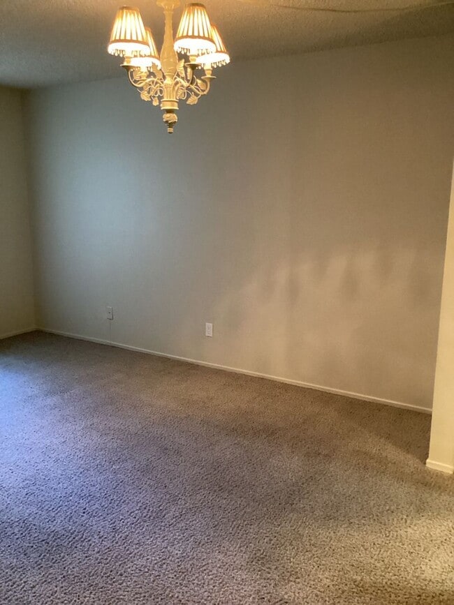 Building Photo - ONLY $1,350.00 PER MONTH - DON'T MISS OUT ON THIS CUTE GROUND FLOOR -2 BEDROOM/1BATH CONDO IN GAT...