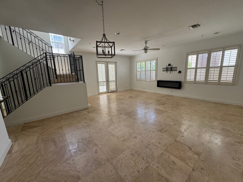 Building Photo - 2515 NE 18th St