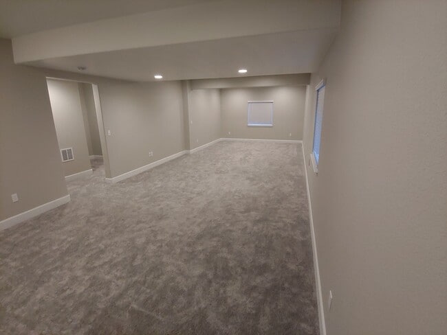 Building Photo - Gorgeous 4 Bed 3.5 Bath in Fantastic Location