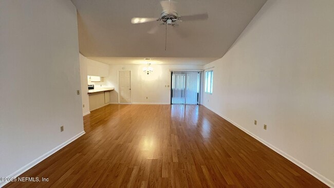 Building Photo - 18 Warren Pl