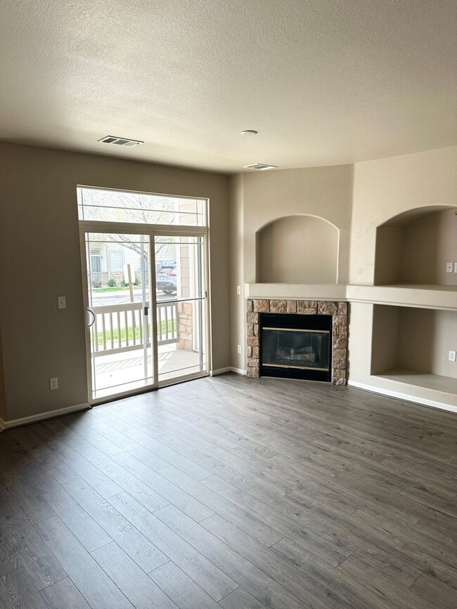 Building Photo - Mountain View Condo