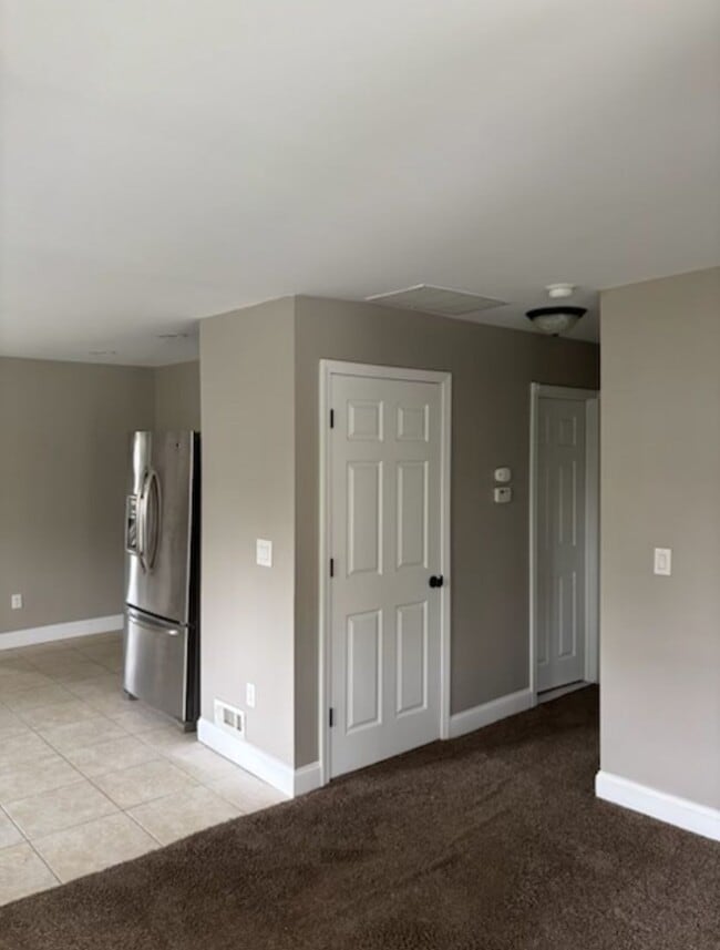 Building Photo - FRESHLY PAINTED, UPDATED BEAUTIFUL 3 BEDROOM/2 BATH HOUSE