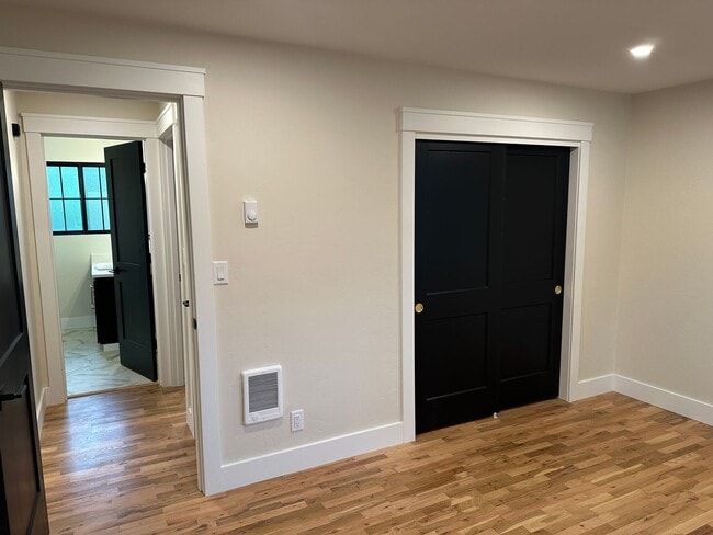 Building Photo - Luxury 2 bedroom 1 bath duplex in a great neighborhood!