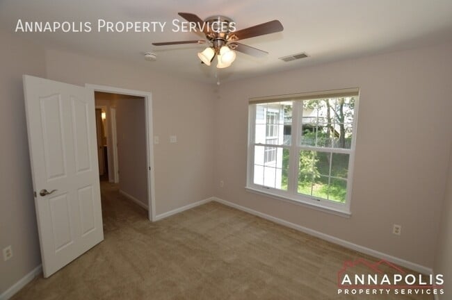 Building Photo - 122 Farmbrook Ln