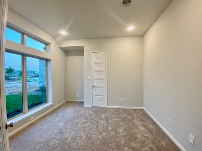 Building Photo - 9411 Trestle Creek Ct