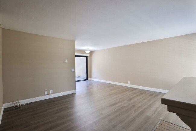 Building Photo - La Jolla Townhome with Garage & Private Deck