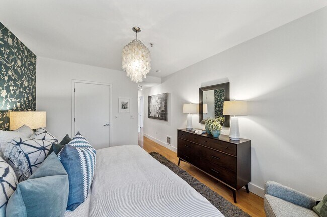 Building Photo - HIP 2BR/2BA Inner Mission Boutique Top Flo...