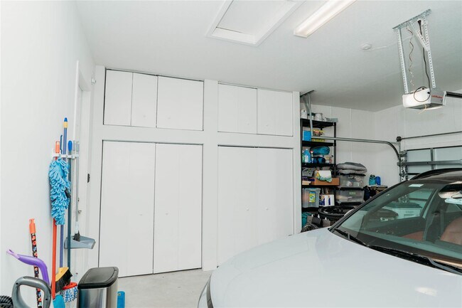 Building Photo - 10710 Aqua Ct