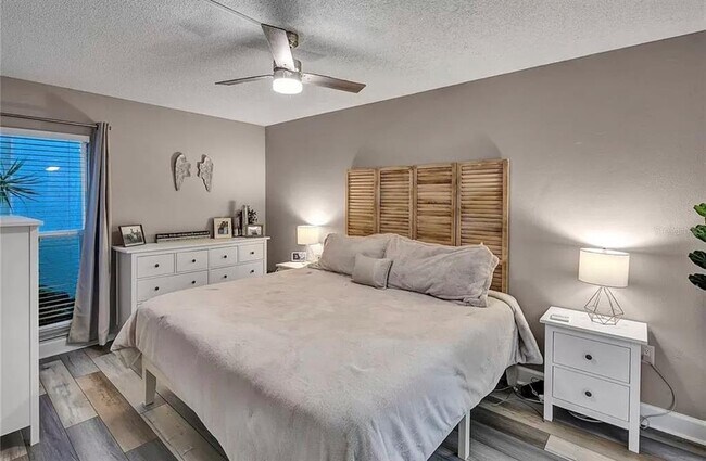 Building Photo - 661 Poinsettia Ave