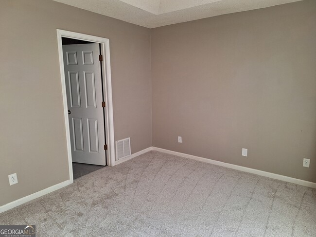 Building Photo - 41 Sandstone Ln