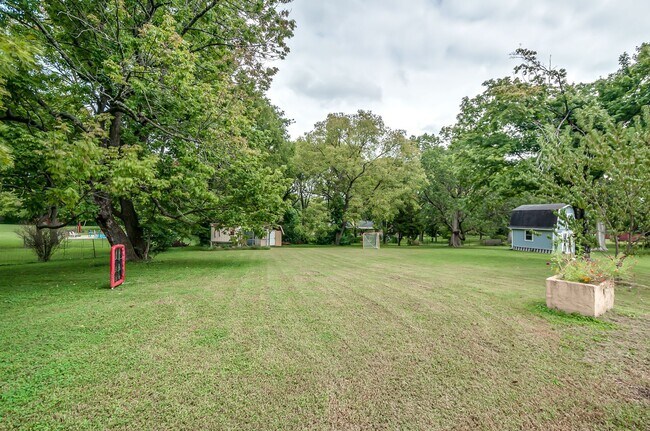 Building Photo - 612 Freda Villa