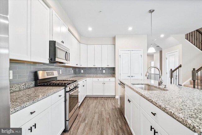 Building Photo - 6026 Forum Sq