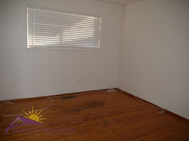 Building Photo - Bright 3 bed 2 bath 1,356 sq. ft. Single Family Home In Woodland