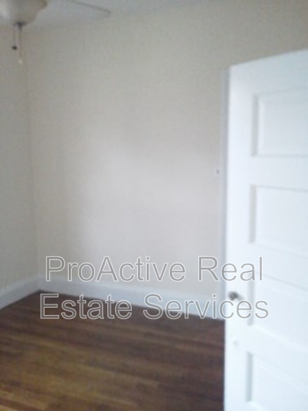 Building Photo - 3701 Colonial Ave