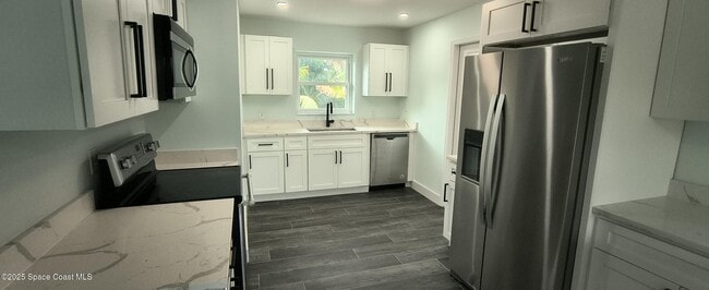 Building Photo - 216 NE 3rd St