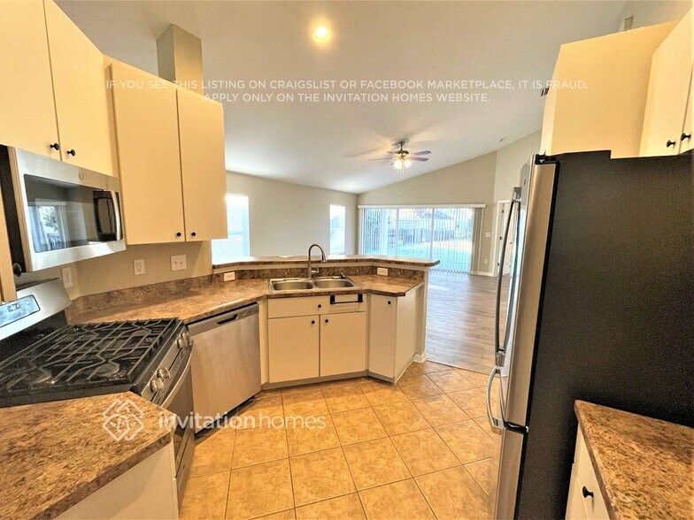 Building Photo - 6416 Bridgecrest Dr