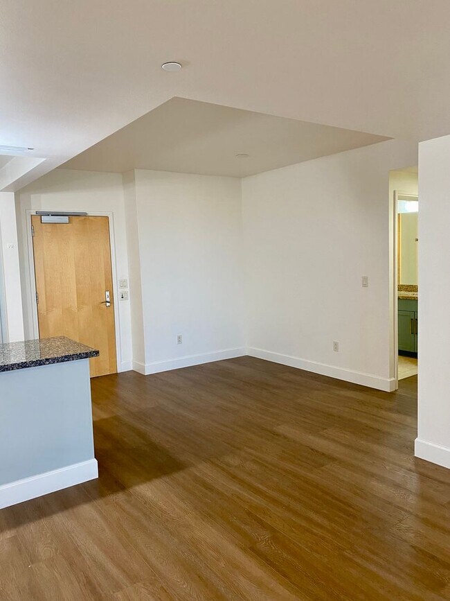 Building Photo - Keola Lai - Spacious 2/2/2 in Kakaako