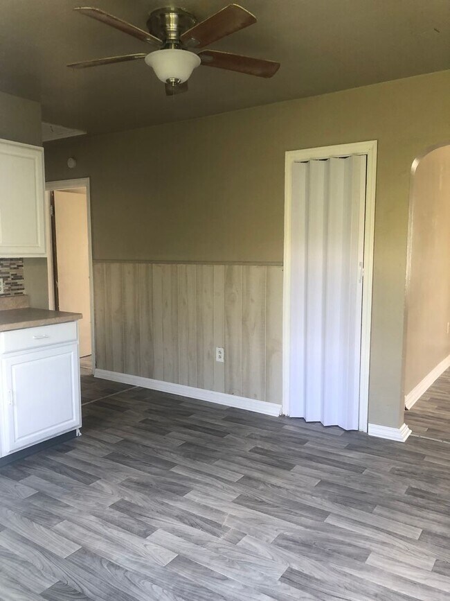 Building Photo - 1 Bedroom Newly renovated garden style apartments available for rent