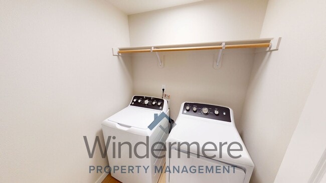 Building Photo - 637 Kingbird Ct