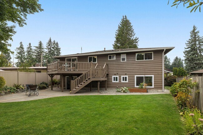 Building Photo - 5bd/3.5ba Bellevue Home