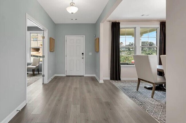 Building Photo - 8680 Shipton Cir
