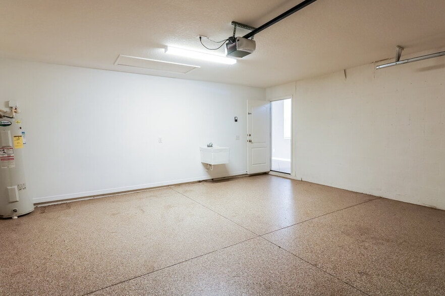 Building Photo - 7926 Citrus Blossom Dr