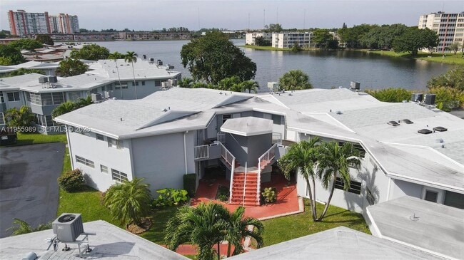 Building Photo - 1715 NE Miami Gardens Dr