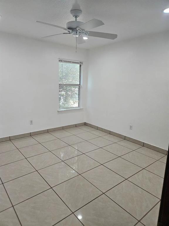 Building Photo - 230 Rinehardt St