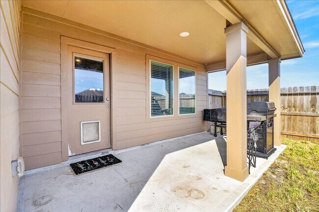 Building Photo - 1638 Comfy Wy