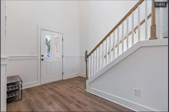 Building Photo - 6643 White Oak Ln