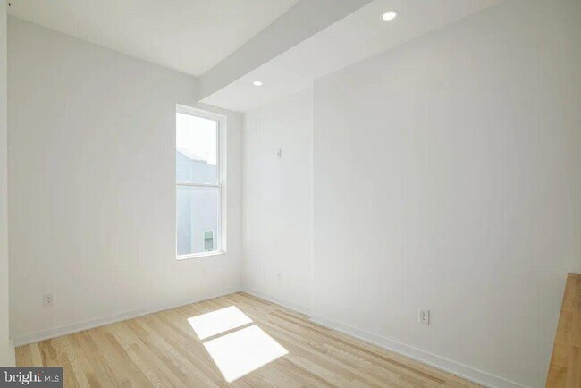 Building Photo - 2331 Frankford Ave