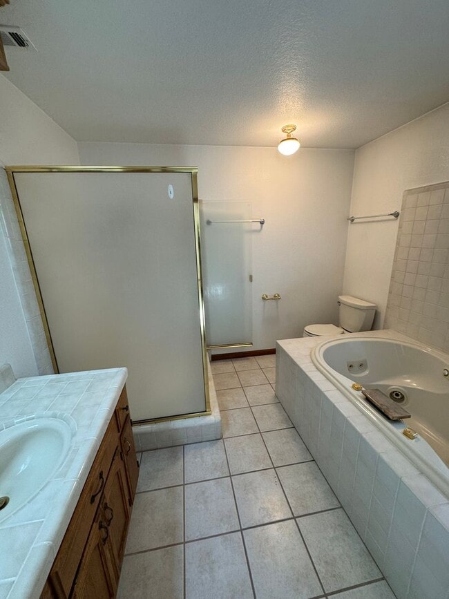 Building Photo - 2119 St Anton Dr