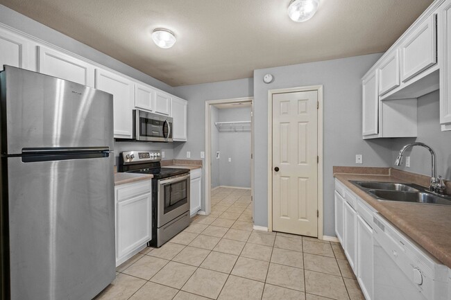 Building Photo - Charming 3-Bedroom Home in Prime Bentonville Location!