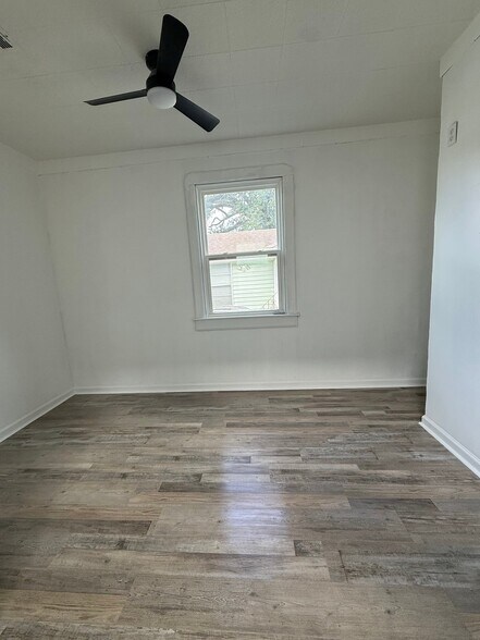 Building Photo - 5213 Belle Terre Rd