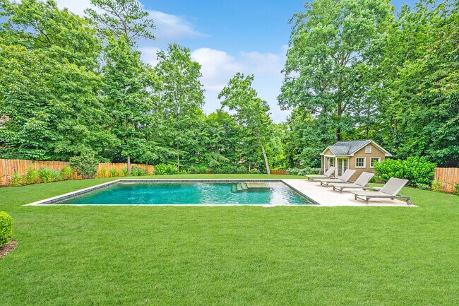 Building Photo - 1280 Becket Dr NE