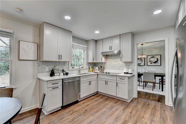 Building Photo - 1450 Cedarhurst Dr