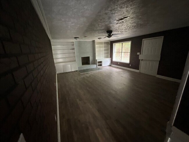 Building Photo - 2843 Comfort St