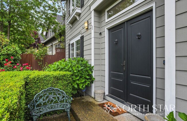 Building Photo - $1000 Off First Months Rent in Lake Oswego